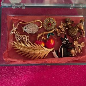 Little box of rhinestone broaches, animal designs